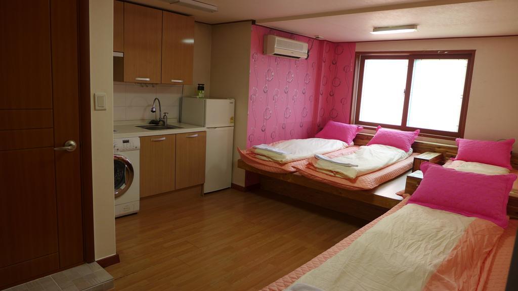 Bong Backpackers Hostel Szöul Szoba fotó