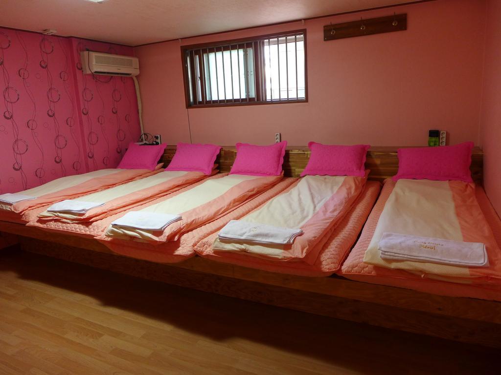 Bong Backpackers Hostel Szöul Szoba fotó