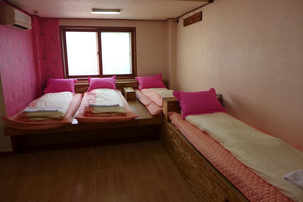 Bong Backpackers Hostel Szöul Szoba fotó